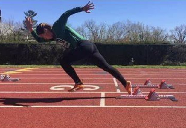 ECISDAthletics's tweet photo. Thank you @Carl_Lewis for reminding us βThe Power Is The Pushβ for an outgoing runner during a relay exchange and that this is key π to keeping the stick fast! #HowToImproveYourSprintRelays #OnYourMarkGetSetGo @CoachDivaDay @GCSTCAssoc @coach_mcmurrian @AngryHalfMiler https://t.co/MV4BELqpCe
