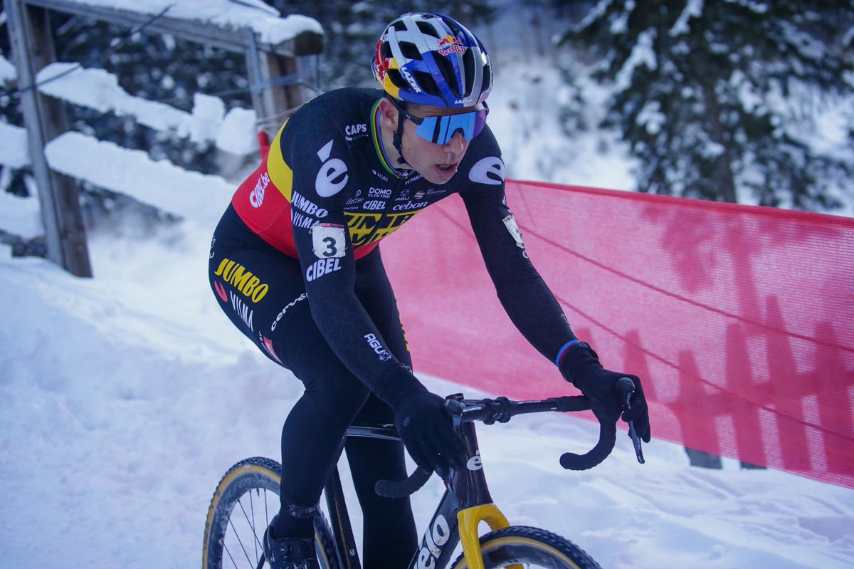 vismaleaseabike's tweet photo. 🇮🇹 #ValdiSole

@WoutvanAert is still going strong and has a gap of 26 seconds after four of the seven laps. 💪🏼 https://t.co/vy4IXPN8B6
