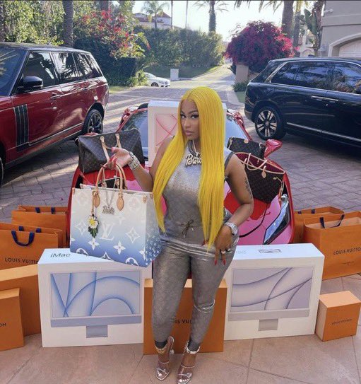 statsofminaj's tweet photo. Today is my birthday and i couldn’t be more thankful that i get to spend it in Paris 🗼🤍 https://t.co/q6S0K91ume