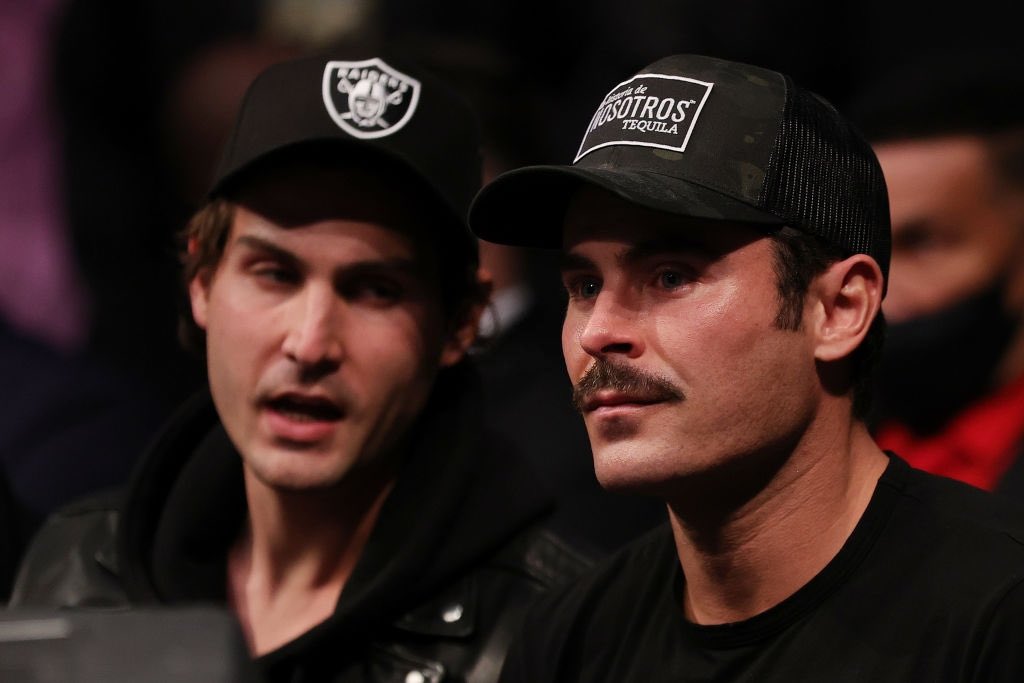 Zac Efron no UFC 269 em Las Vegas, ontem (11/12). 

📸: Getty Images