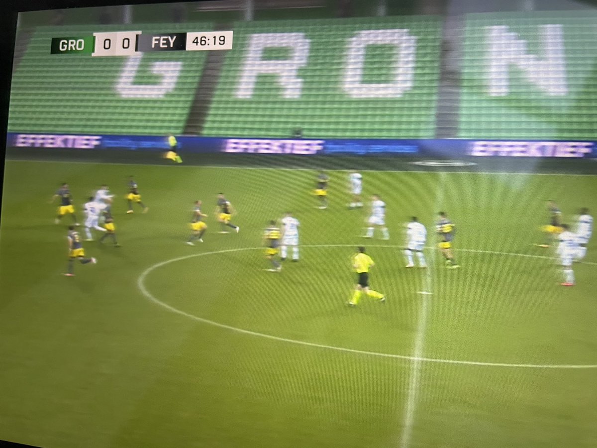 Samen met heel Nederland naar #grofey kijken… 😅 

#MaxVerstappen33 🎆👏