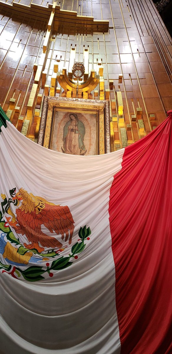 rosat42's tweet photo. @CNNEE En su día, la Virgen de Guadalupe lo recibe en el Reino de Dios. Gracias don Vicente Fernández por siempre serás El Rey. 👏👏👏👏👏 https://t.co/cgD7rJJzBg