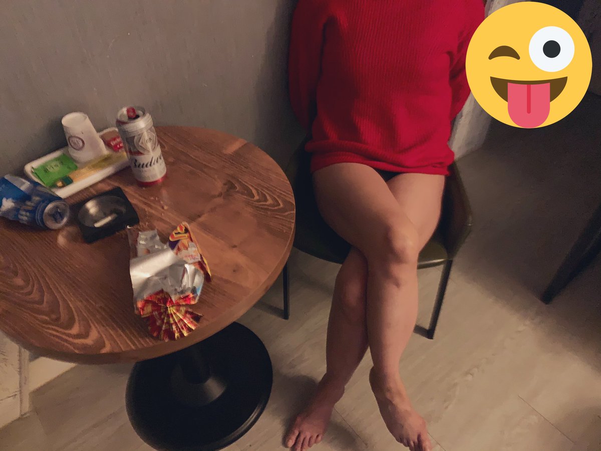 분명 간단히 저녁 식사가…