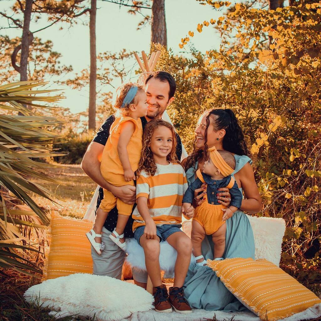 brazilicans's tweet photo. ☀️ Eu sempre sonhei em ter uma família. Ser mãe, ser esposa, cuidar do meu lar 🙏. Mas eu nunca imaginei que seria assim 🤩 Obrigada Senhor por tantas bençãos 💕.

📸 Fotos pela querida da @ju_correaphotography  fotógrafa brasileira em Orlando 🙏 Obri… https://t.co/rjoONQVixm https://t.co/Hle3Xfg6vn