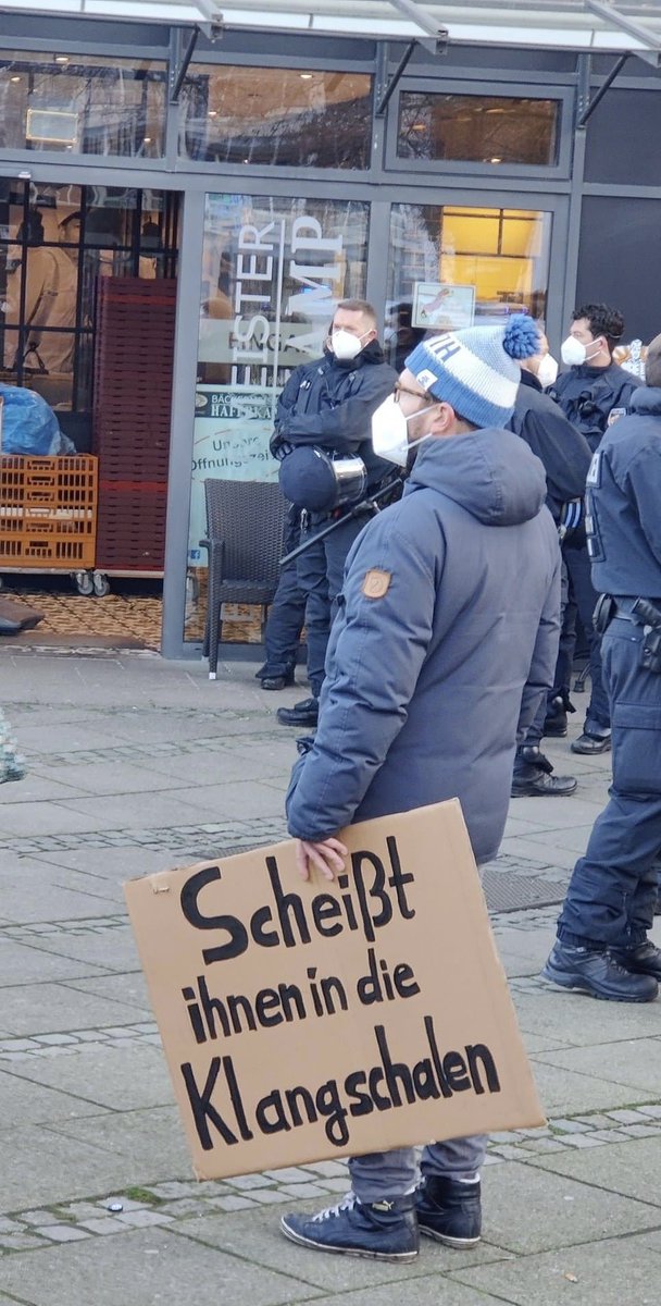 littlewisehen's tweet photo. Bestes Schild des Tages! 😎 https://t.co/eY62AXA3uM