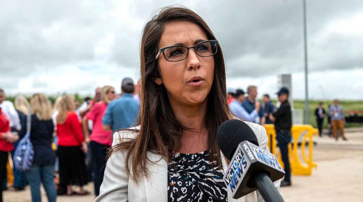 Lauren Boebert says that when people call her dumb it only makes her stronger. Today she lifted the Empire State Building, or as she calls it, the Eiffel Tower

#LaurenBoebertIsSoDumb