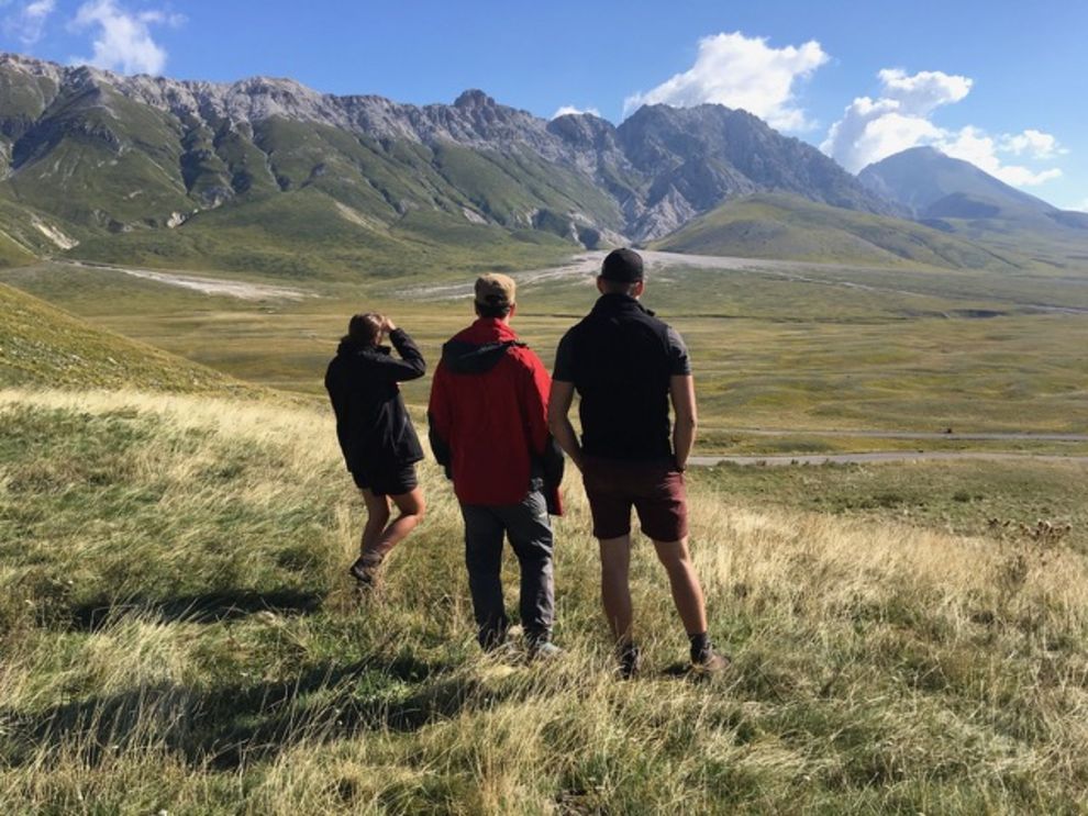 4 Postdoc positions available in quantifying erosion histories with thermo-, geo-chronology and landscape evolution modelling.  See link for details. Application deadline Dec. 31. tinyurl.com/547nvbv2