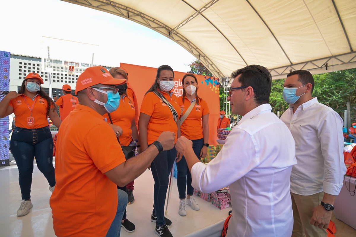 En total entregaremos 2.450 canastas educativas; 1.839 para estudiantes con discapacidad y 629 canastas para estudiantes con talento excepcionales, las cuales contienen más de 20.878 elementos pedagógicos para el aprendizaje. Con una inversión de más de 1.300 millones de pesos.
