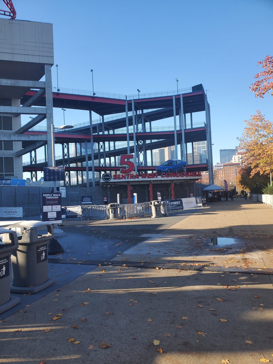 wcsCCTEks's tweet photo. 3 - Head toward gate 5 and walk past it! Stay on the sidewalk!! Keep walking around the stadium! #OneStateOneSection @wcsCCTE @OTL_TN @wcsCOAthletics @WCSedu https://t.co/wejCqgFhFX