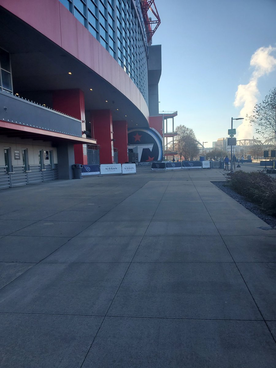 wcsCCTEks's tweet photo. 4 - Keep walking past this - you are heading towards Lot R for the tailgate!! You will see WillCo busses on your right! #OneStateOneSection @wcsCCTE @WCSedu @wcsCOAthletics https://t.co/UFDgi0uWmj