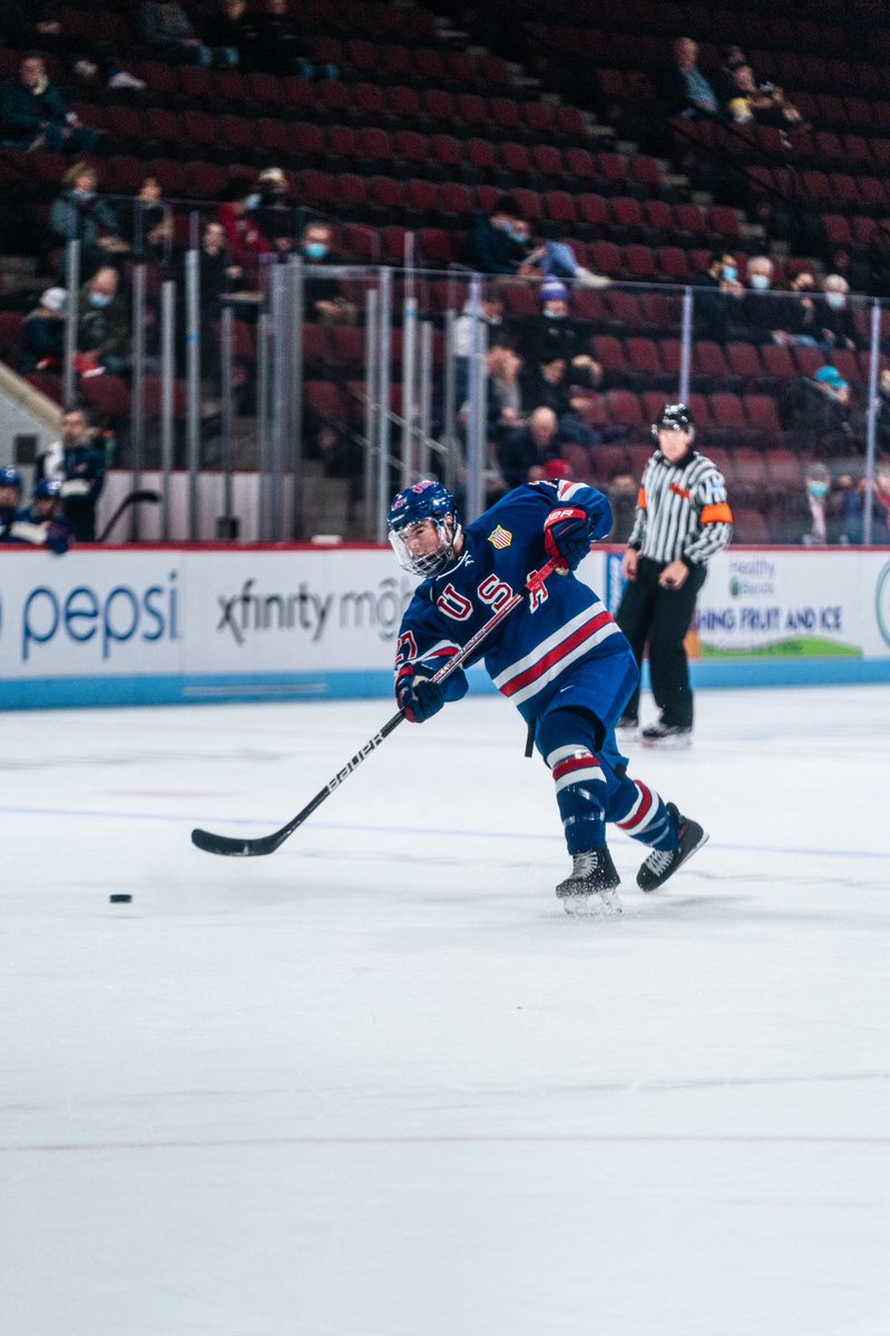 _msfilms's tweet photo. 4 of my favorite 📸 from yesterday’s game between @USAHockeyNTDP at @TerrierHockey https://t.co/VpkirJiYpB