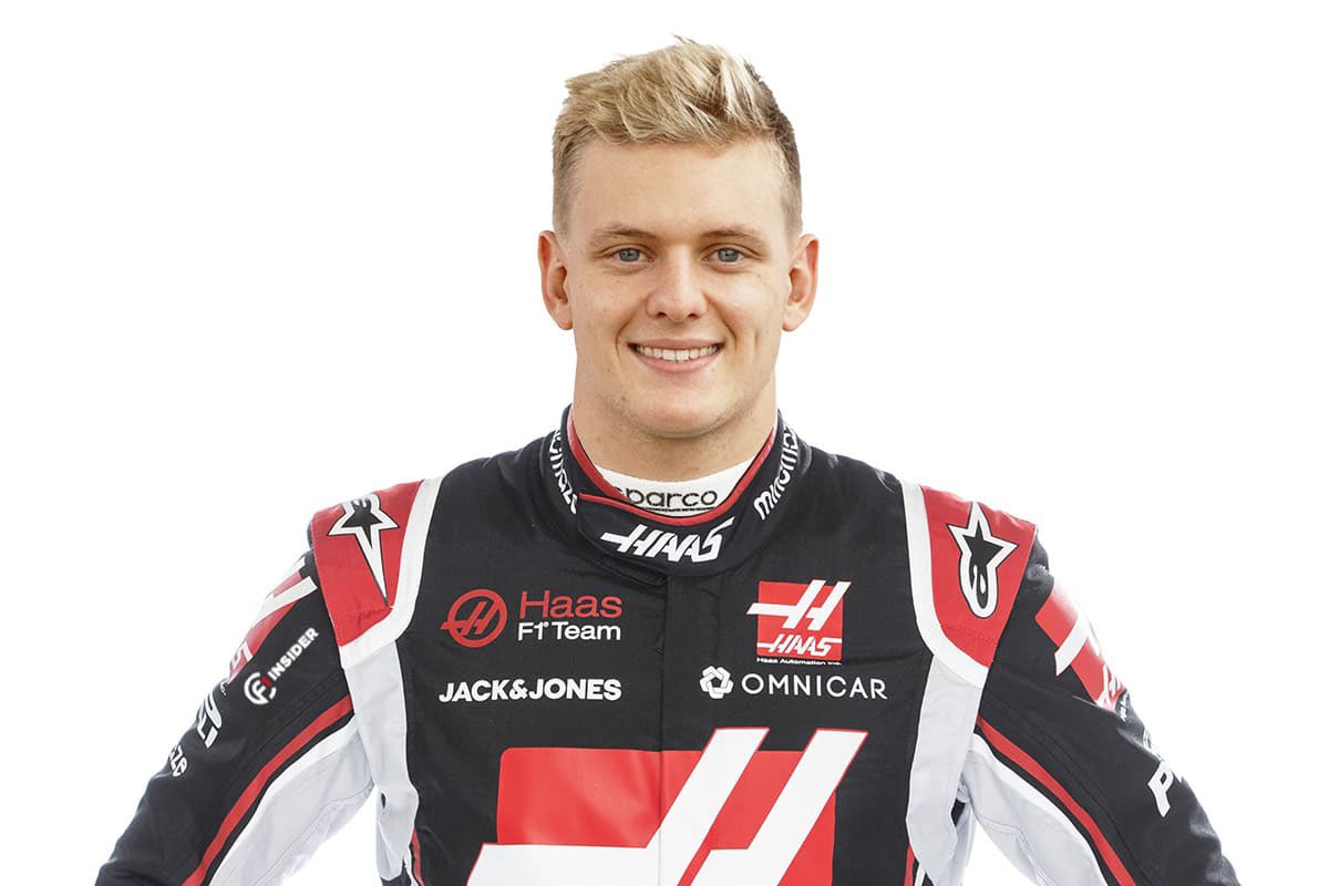 SahanSengul's tweet photo. Latifi’yi bariyere
Hamilton’u evine
Verstappen'i de şampiyonluğa yolladı

Babasının rekorunu kırdırtmadı hayırlı evlat Mick Schumacher😂 #AbuDhabiGP https://t.co/KYs7egPevT