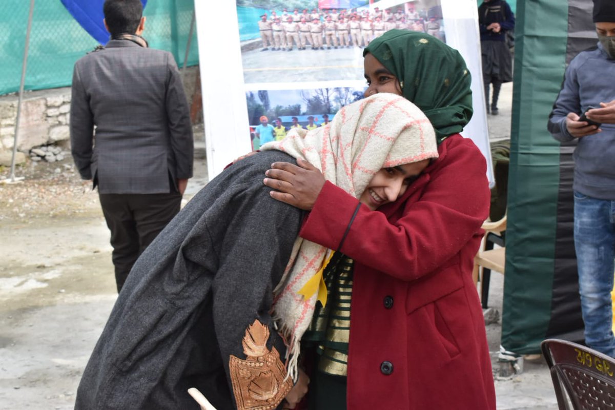 IqbalKashmiri13's tweet image. #Alumni of Army Goodwill School, Hajinar #TangdharValley shared their experiences, interacted with faculty &amp;amp; management. All emotive. Enriching times for the schoolchildren. It will be a regular fixture now onwards.

#LearningThroughSharing