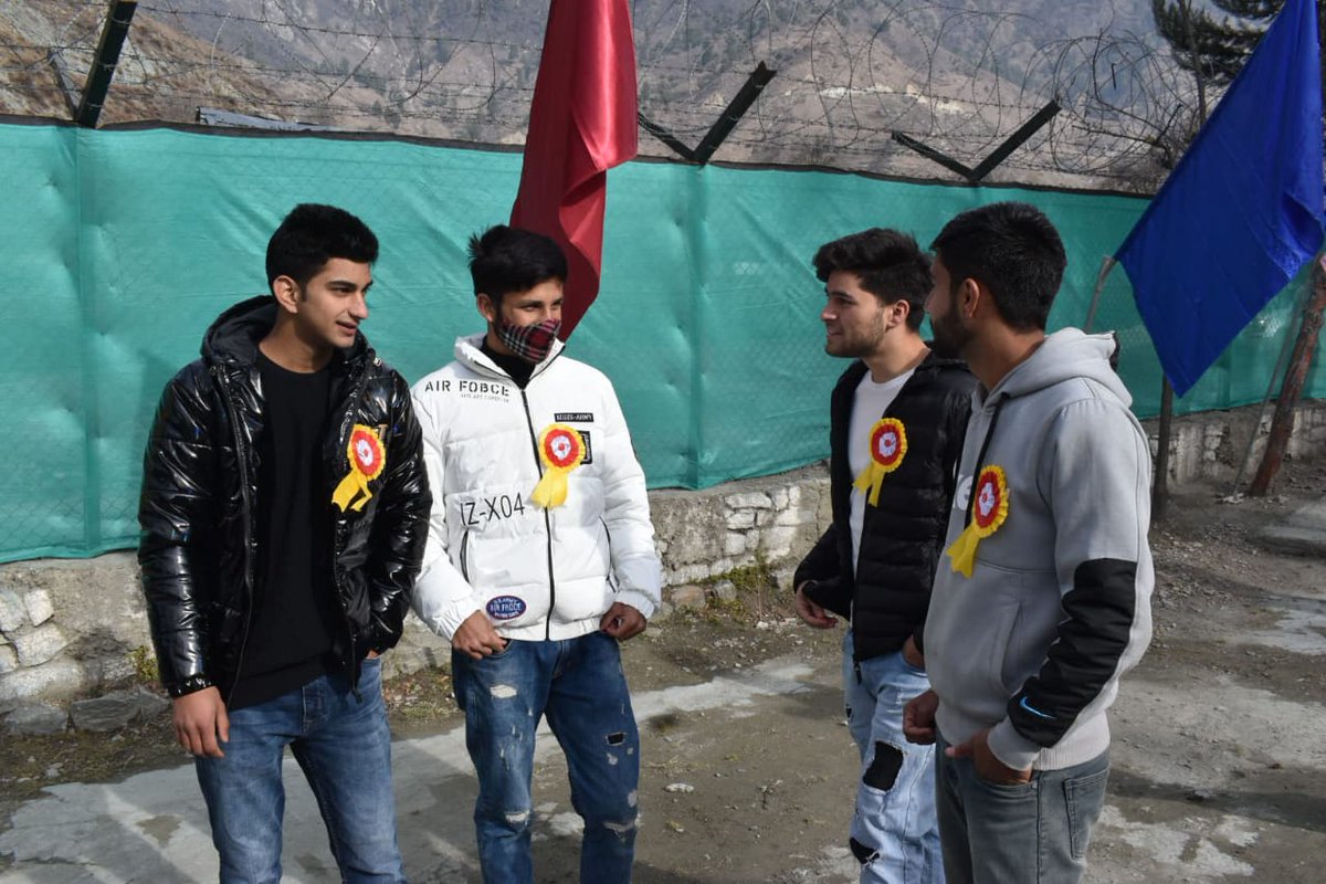 IqbalKashmiri13's tweet image. #Alumni of Army Goodwill School, Hajinar #TangdharValley shared their experiences, interacted with faculty &amp;amp; management. All emotive. Enriching times for the schoolchildren. It will be a regular fixture now onwards.

#LearningThroughSharing