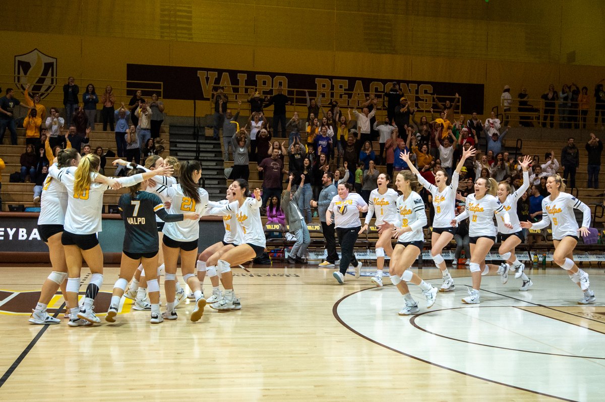 ValpoU's tweet image. Valpo students, we need YOU to help cheer on @VU_VB in the @WomensNIVC title match! Join @valpoathletics for a pep rally in Hilltop Gym at 5:45 pm. then head to the game together as a group at 6:15 p.m.

➡️ Free Food
➡️ Giveaways
➡️ Remarks by President Padilla

#GoValpo