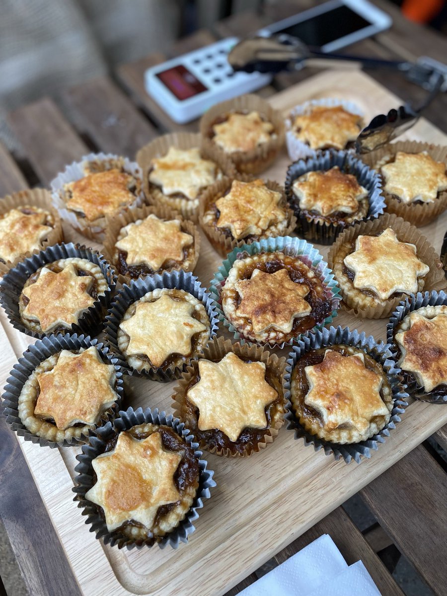 Only half an hour to go until we finish our penultimate market of the year! Come get your Terry’s Chocolate Orange cupcakes and yummy mince pies to comfort-eat your way into Monday! #bathuk #bathatchristmas