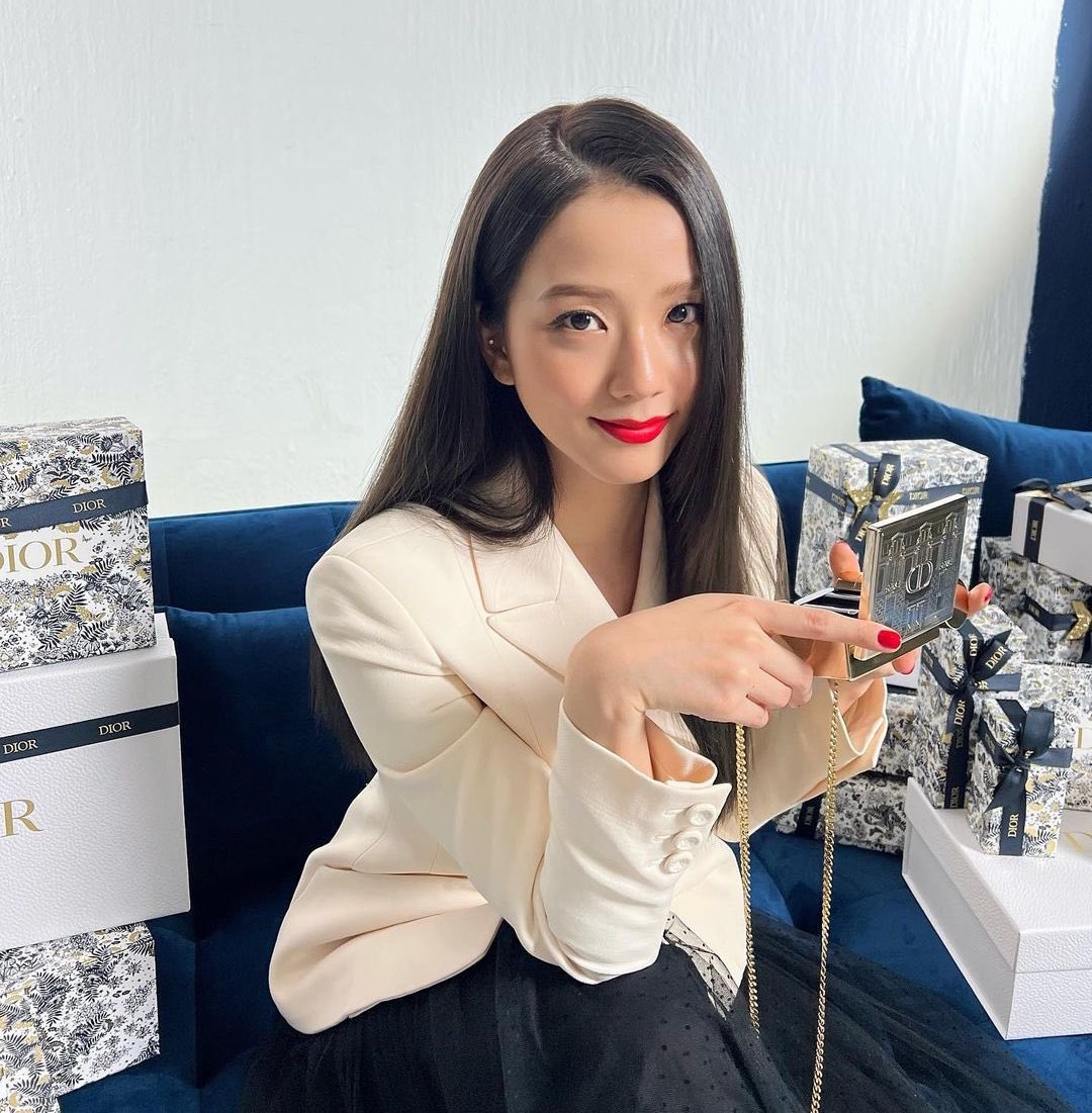 ygjishoo's tweet photo. @selfolconvo I just had a photoshoot for dior beauty today! ✨ https://t.co/LdCys1S5qF