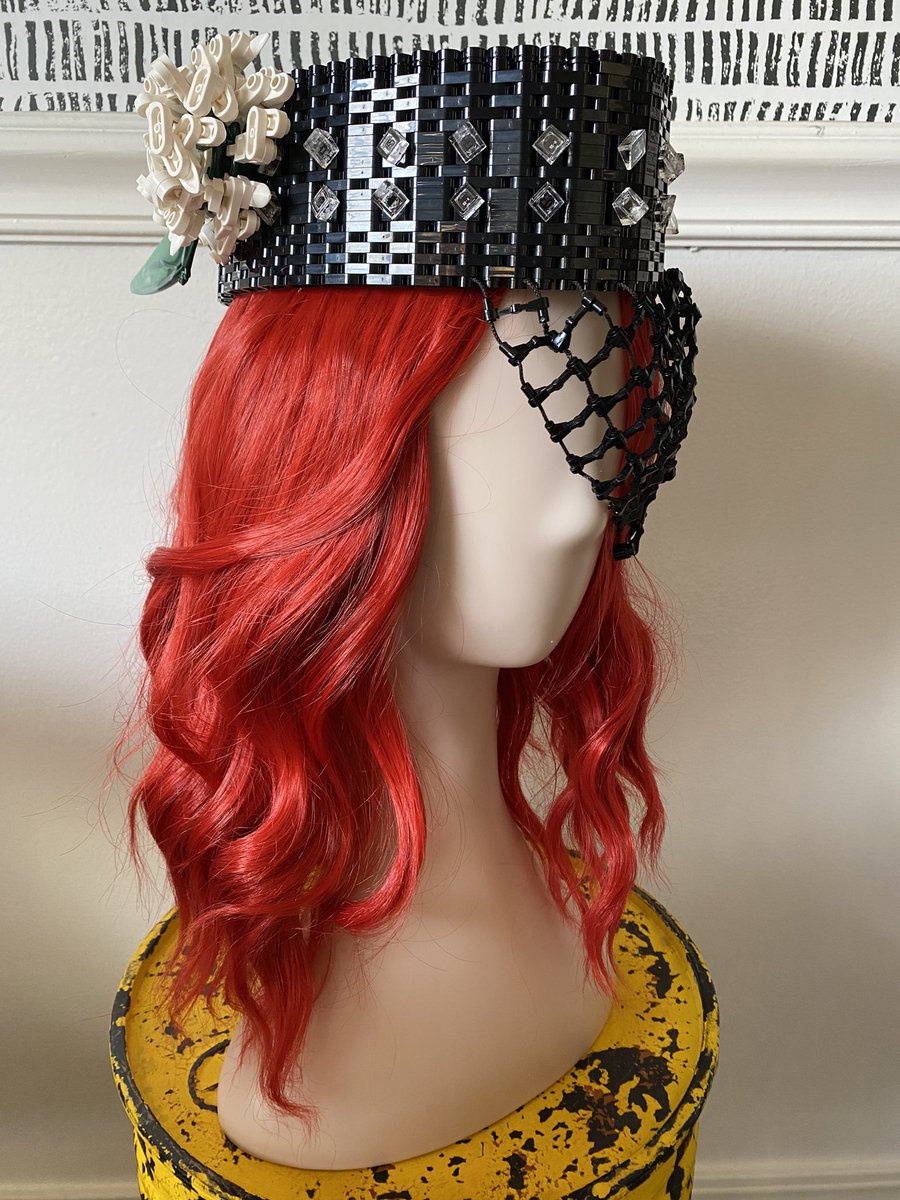nataliecleve's tweet photo. #sponsored #LEGOpartner | When I was a little girl I had a vintage hat collection. I loved the shape and drama of hats from the 60s. I used 1x2 rounded LEGO plates to bend this oval shape and ropes with droid arms for the netting. Would you make a @LEGO wearable? https://t.co/bNyHh1fea7