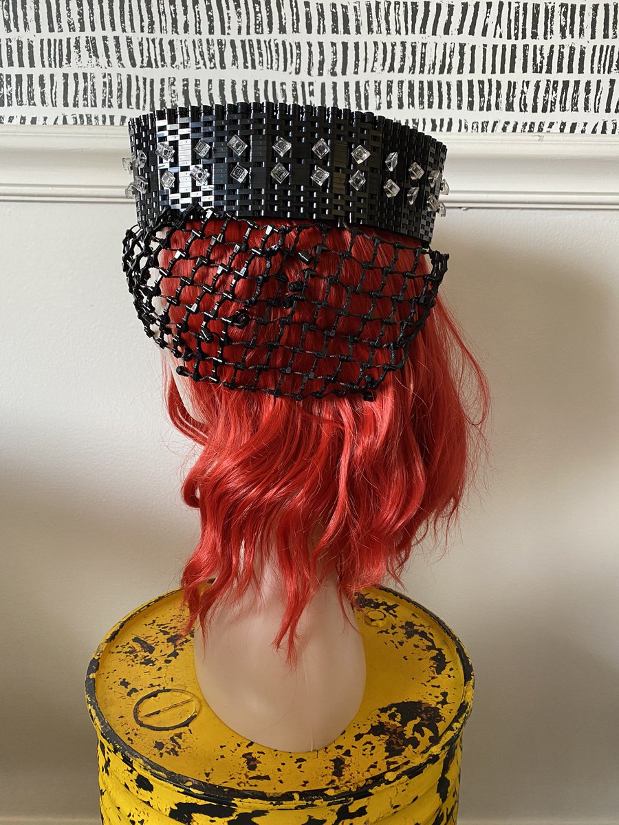 nataliecleve's tweet photo. #sponsored #LEGOpartner | When I was a little girl I had a vintage hat collection. I loved the shape and drama of hats from the 60s. I used 1x2 rounded LEGO plates to bend this oval shape and ropes with droid arms for the netting. Would you make a @LEGO wearable? https://t.co/bNyHh1fea7