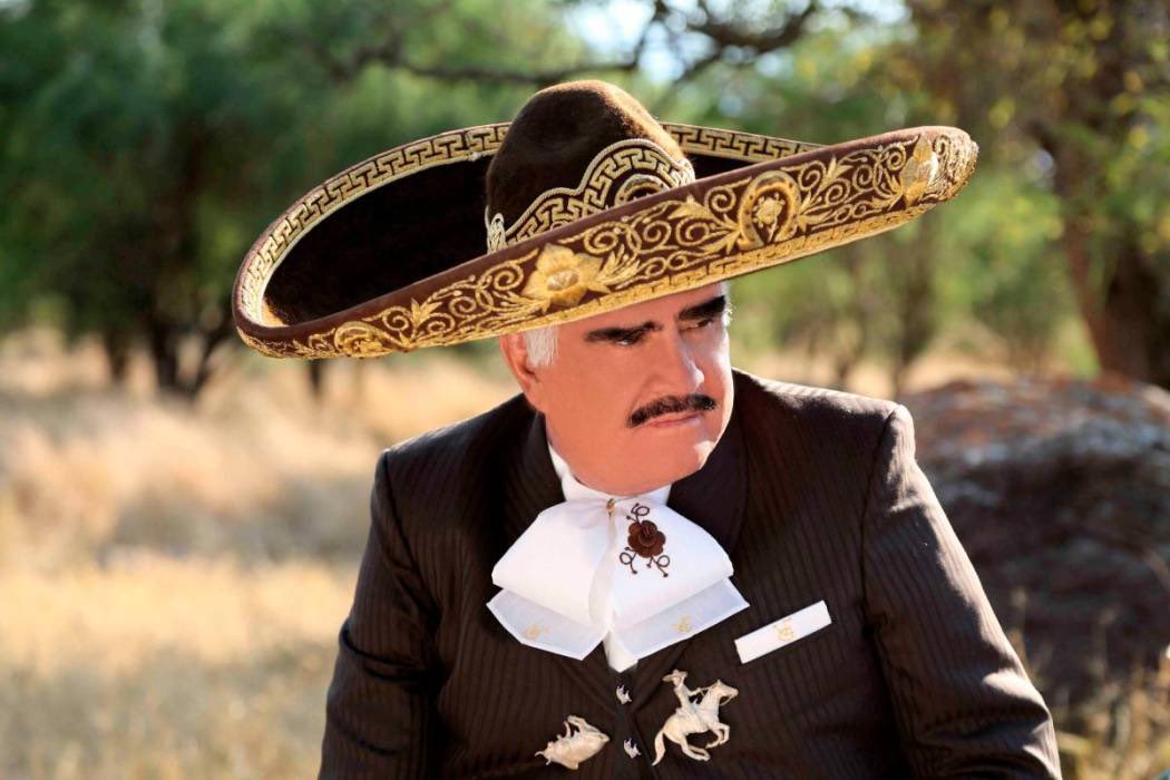 TuInforma_MX's tweet photo. #TristesNoticias | falleció Vicente Fernández. El Charro de Huentitán murió hoy después de estar varios meses internado. Perdimos a un gran artista pero su legado siempre estará presente.😔
#VicenteFernandez #tuinforma https://t.co/ZeOBbqVfb1
