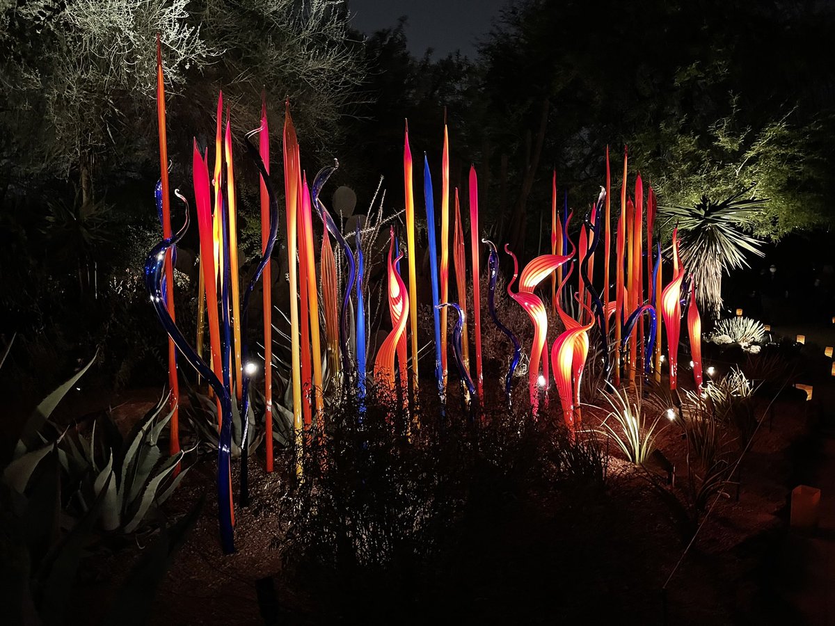 TeacherArod's tweet photo. Some more awesome shots from the Chihuly exhibit! https://t.co/tBUlu5EV76