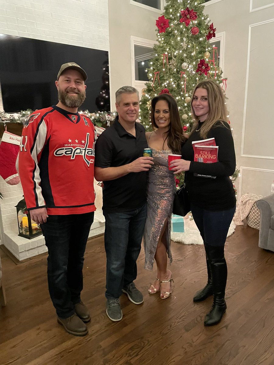 iAmanda's tweet photo. TY @GlassJoeJP &amp; @bikinipro for hosting a great event! Had a blast putting faces to names, enjoyed the food by @TailgateTed &amp; @Potbelly and the entertainment by talented @TheRichmondJohn &amp; @jherricane! So happy @MonkeyPride86 got me listening to @JunksRadio #P1BookParty FTW! https://t.co/LsfdXMyGAb