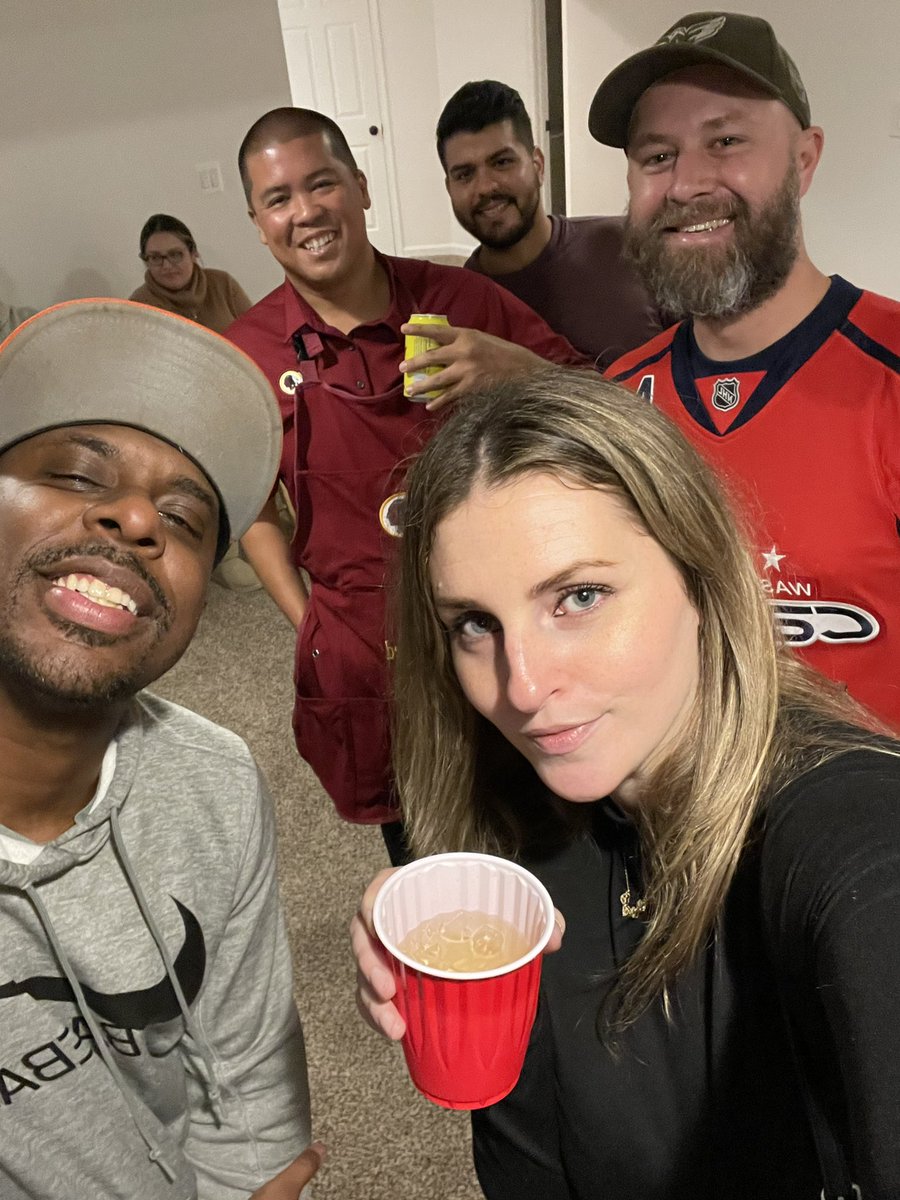 iAmanda's tweet photo. TY @GlassJoeJP &amp; @bikinipro for hosting a great event! Had a blast putting faces to names, enjoyed the food by @TailgateTed &amp; @Potbelly and the entertainment by talented @TheRichmondJohn &amp; @jherricane! So happy @MonkeyPride86 got me listening to @JunksRadio #P1BookParty FTW! https://t.co/LsfdXMyGAb