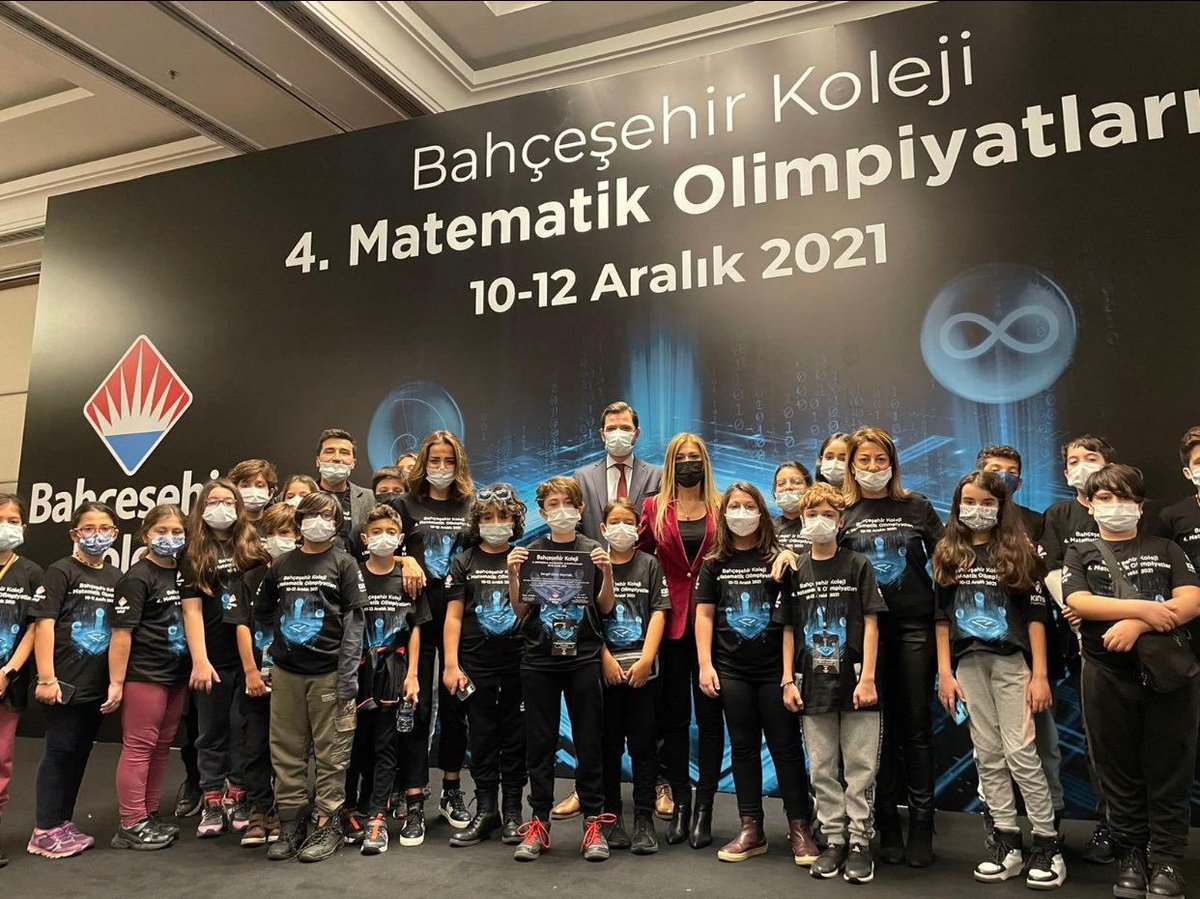 bk_bodrum's tweet photo. Türkiye geneli 42 kampüsümüzden 300’ün üzerinde ortaokul öğrencimizin katılımıyla bu yıl 4’ncüsü düzenlenen “Matematik Olimpiyatları” bugünkü ödül töreniyle sona erdi. 
Tüm öğrencilerimizi ve öğretmenlerimizi tebrik ederiz. 💫👏🏼 

#bahçeşehirkoleji
#matematiğinsınırlarınızorla https://t.co/Vqd5OpHpzg