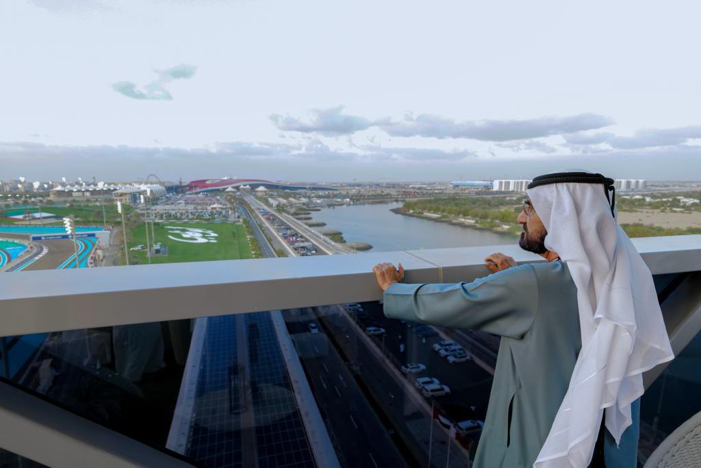 من حلبة ياس في العاصمة .. ووسط عشرات الآلاف من المتابعين في الحلبة.. وعشرات  الملايين خلف الشاشات .. استمتعت اليوم بأجواء المنافسة والحماس لسباق الفورمولا-1 في أبوظبي .. سباق مدهش .. تنظيم جميل .. عودة قوية للفعاليات العالمية الكبرى من دولة الإمارات 🇦🇪