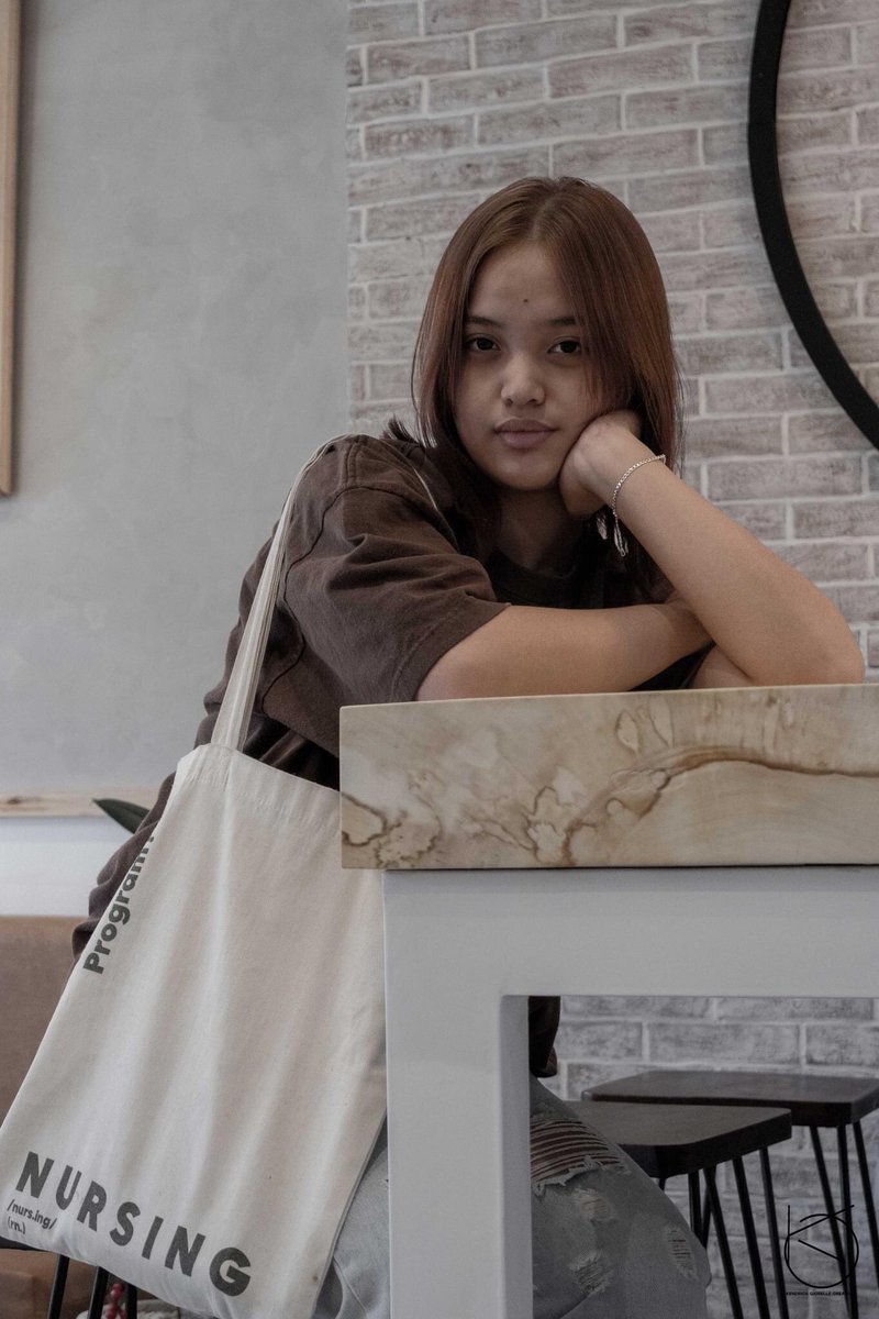 HAU_SNAMS's tweet photo. Your go-to tote bag for every hustle that reminds you of the future that you envision for yourself. Made from canvas, this minimalist tote bag could never go wrong with any style. Wear it and carry your dreams with it as you continue hustling. https://t.co/pIOYNiJaSS