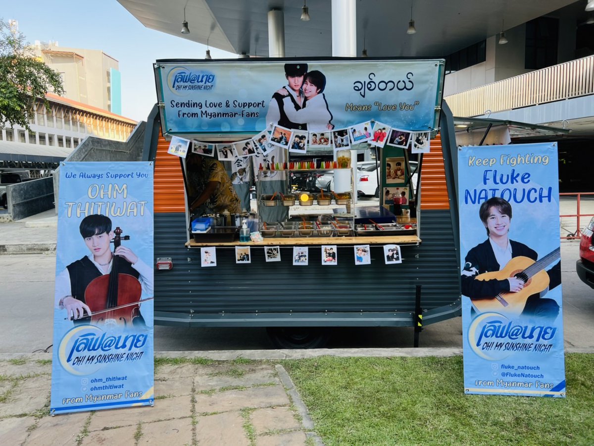 yoon_yy99's tweet photo. Today we sent food support to the Love@9 set💙
Do you like the pics P'Ohm P'Fluke?😁
Hope you all enjoyed nakaa🤟 @NewsinfinityEN 

Thank you so much @lamunlin1988 and @Fluke_Official for helping us🙏

#LoveAt9Q14 #LoveAt9
#fluke_natouch #เจ้าแก้มก้อน  #OhmThitiwat #โอห์มไง https://t.co/IjkQaod69L