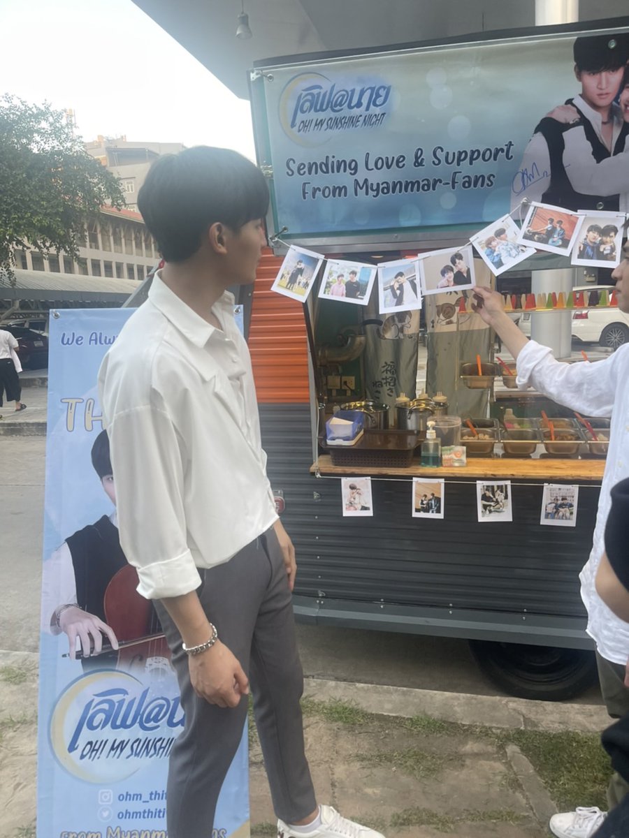 yoon_yy99's tweet photo. Today we sent food support to the Love@9 set💙
Do you like the pics P'Ohm P'Fluke?😁
Hope you all enjoyed nakaa🤟 @NewsinfinityEN 

Thank you so much @lamunlin1988 and @Fluke_Official for helping us🙏

#LoveAt9Q14 #LoveAt9
#fluke_natouch #เจ้าแก้มก้อน  #OhmThitiwat #โอห์มไง https://t.co/IjkQaod69L