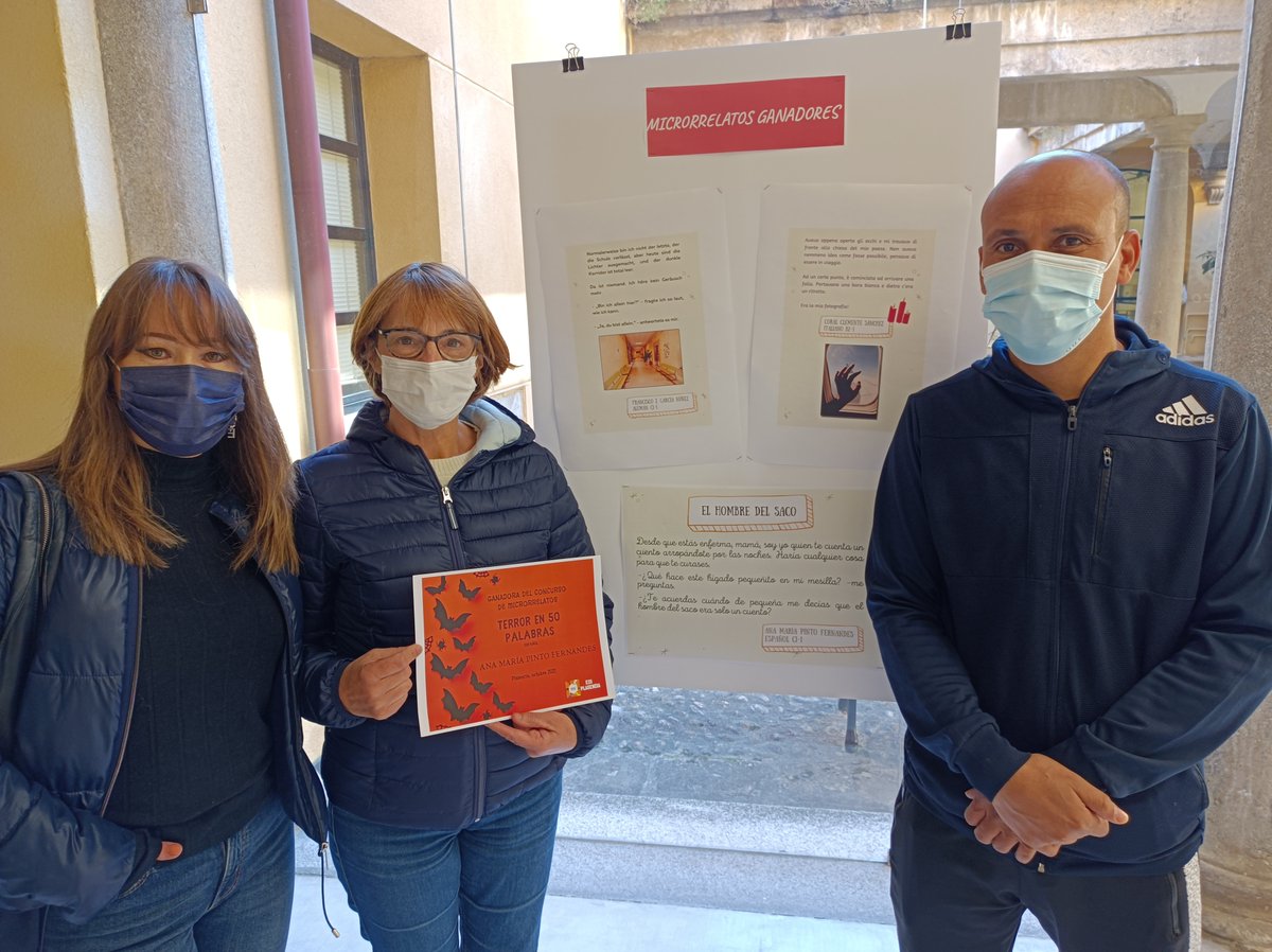 EoiPlasencia's tweet photo. Aquí tenéis las fotos de la entrega de diplomas a los/as ganadores/as del certamen de microrrelatos de terror 👻. Y, si os gusta escribir, hasta el miércoles podéis participar en el XIII Certamen de Relato Corto Jan Evanson. El tema de este curso es "Un nuevo rumbo". ¡Animaos! https://t.co/wUtsk6Vj5j