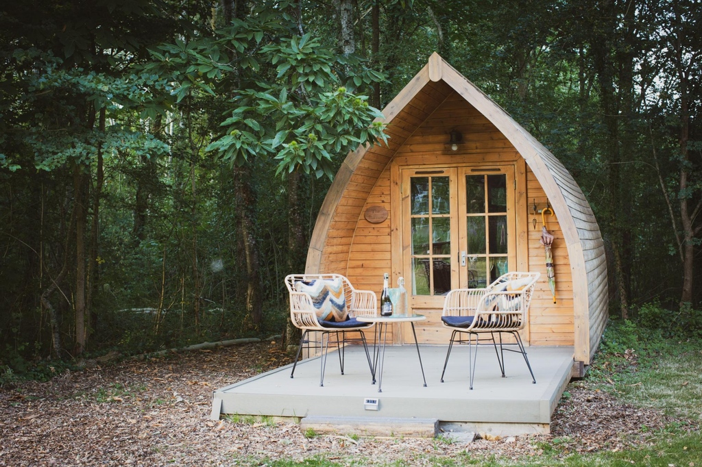 GlampinglyHQ's tweet photo. Campfires, luxury showers and a timber pod sympathetic with its wooded setting. The Burrow sits right at the foot of the Malvern Hills, with views across a meadow clearing to a tiny pond.

📍 The Burrow, Worcestershire.
🗓 Availability from Jan onwards.
🔗 https://t.co/c2fftSH1eb https://t.co/eQOexmBXuH