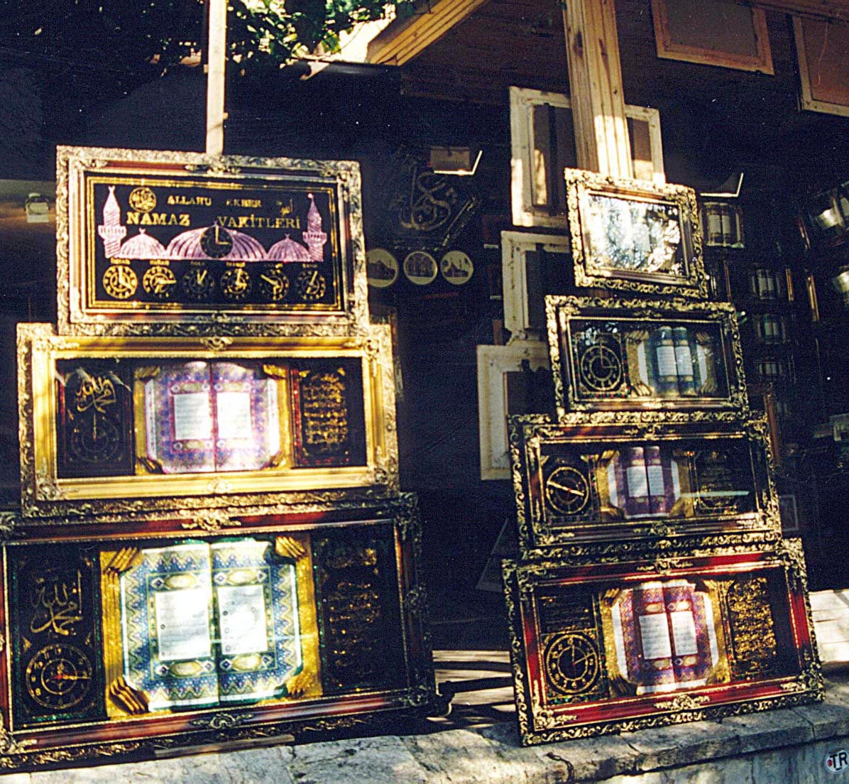 Ranaroth2's tweet photo. Framed religious icon sellers, Grand Bazaar, Istanbul, Turkey. #religion #ReligiousIcon #market #GrandBazaar #Istanbul #Turkey https://t.co/5UwfQUHx0v