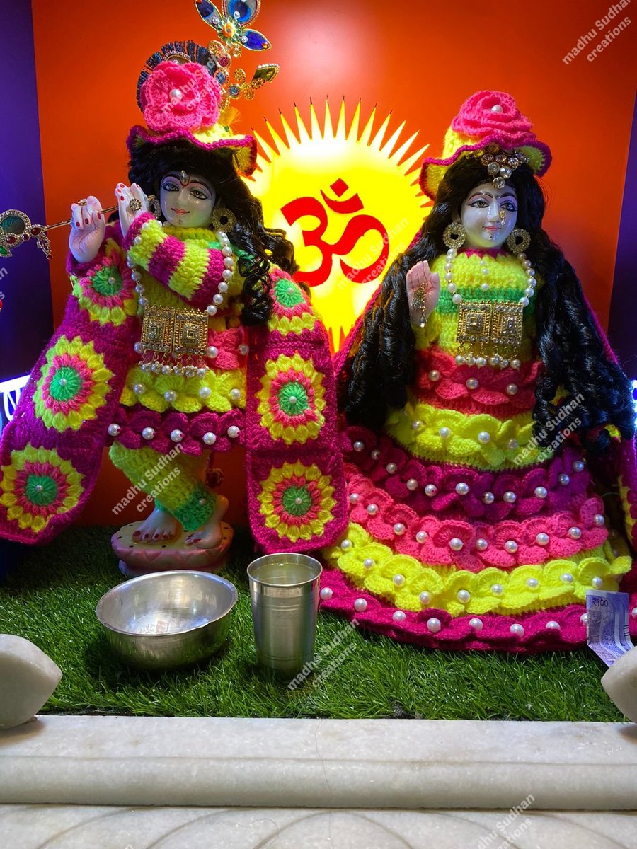 VeeraArora4's tweet photo. गोविंद चले आओ,गोपाल चले आओ,
गोविंद चले आओ,गोपाल चले आओ,
मेरे मुरलीधर माधव,मेरे मुरलीधर माधव,
         नंदलाल चले आओ🙏🙏🙏🙏
#radhey_radhey_challenge 
#yugaljodi #ladoo #WINTER #sundayvibes #handmade #flowerphotography #om #Trending #harekrishna #varindavan #love #designtwitter https://t.co/vcQvx6B7Ui
