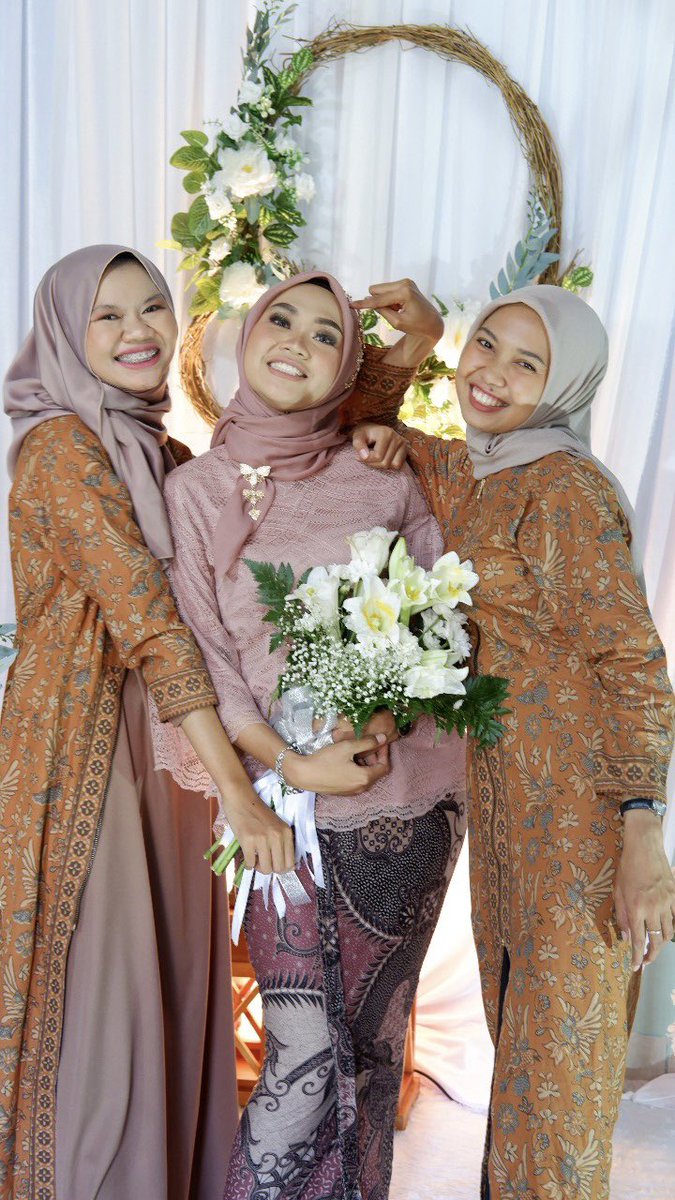 ramadhaninrs's tweet photo. The real, "mas mau serius sama kamu" --> 3 bulan kemudian dilamar https://t.co/8wGZdudcHP
