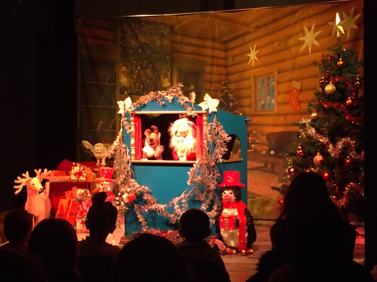 4 belles aventures avec les enfants cette semaine ! Merci à tous les nombreux amis venus aider la fille du Père Noël, la sorcière de Noël et le Père Noël lui-même !!!