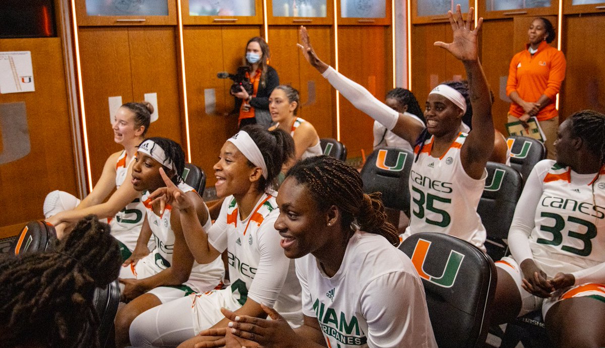 CanesWBB's tweet photo. This team 🧡💚 https://t.co/DKw8wwa6Jw