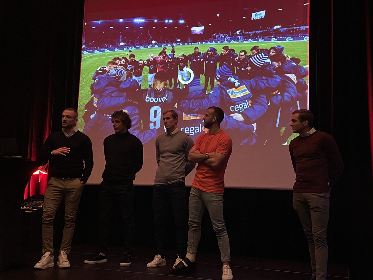 Sinnsykt stolte trenere  - what a TEAM 💙🥉

Takk for kraften og takk for kjærligheten  i 2021 💙 

<a href="/eliteserien/">Eliteserien</a>  <a href="/vikingfotball/">Viking Fotball</a>