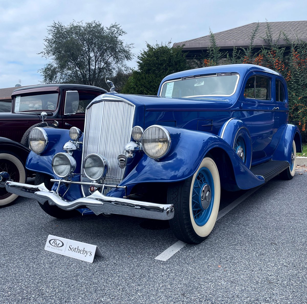 For the full post click here: instagram.com/am_media_ny/p/…

This is the quite rare, and special 1934 Pierce-Arrow Model 840A Brougham, finished in ‘French Blue’ with light blue accents and a tan interior. 

#Classiccar #classiccars #classics #piercearrow #piercearrow840a #ammediany