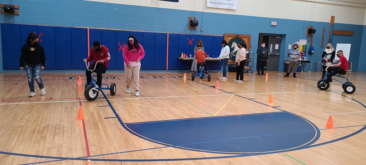 KatzenbachNJSD's tweet photo. This Health class is learning about Alcohol Awareness. The students are wearing goggles to simulate how difficult it can be while intoxicated.  #healthclassmatters  #katzenbachschool #ASL #healthclass https://t.co/vqjKrynf07