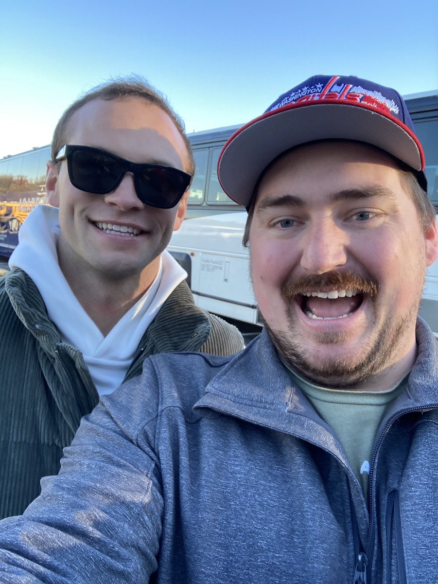 wildfan328's tweet photo. @MNUFC most random time to meet Chase Gasper. Outside FedEx Field while the game is going on #MNLoons https://t.co/4yBjwOrXkW