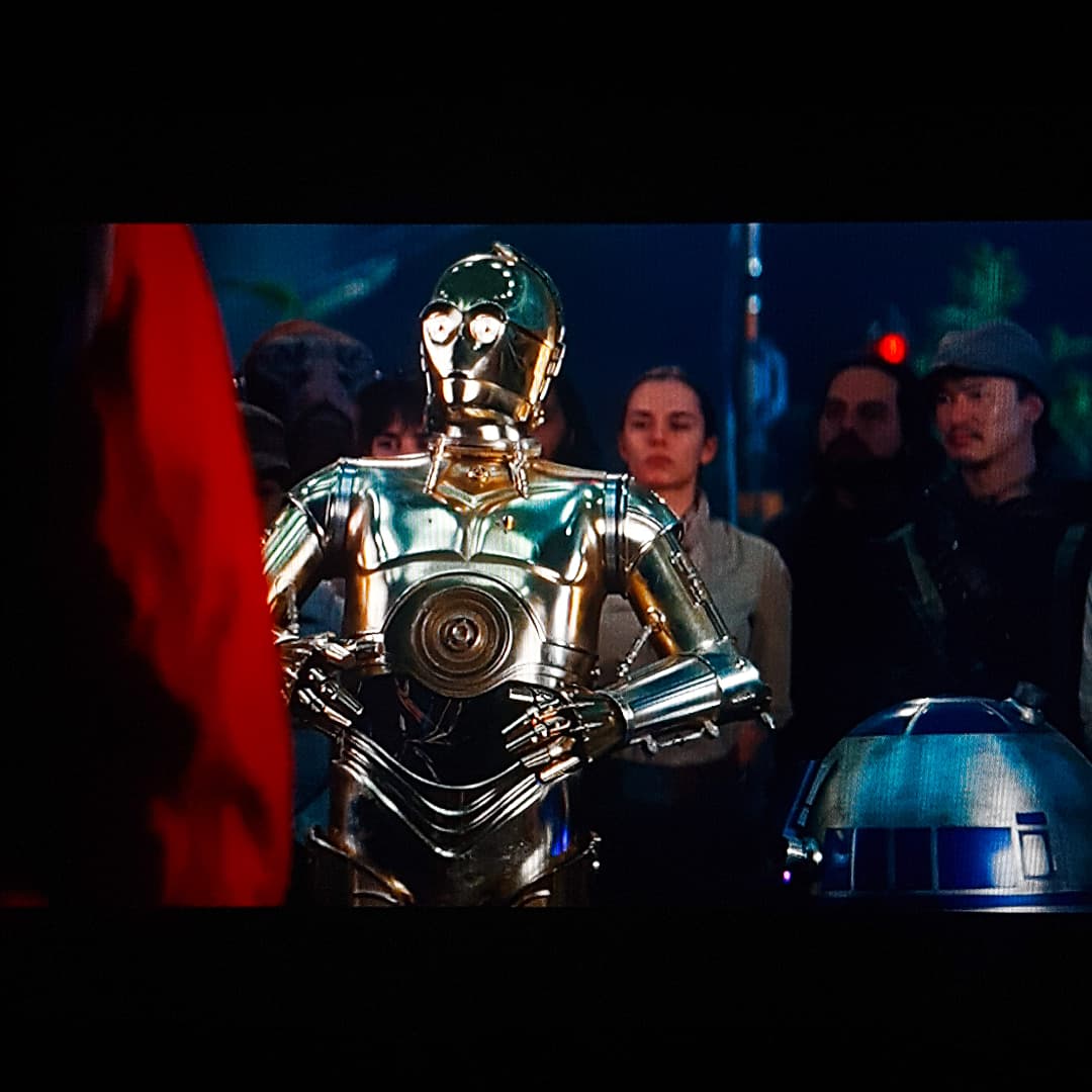 aurelien_vret's tweet photo. Robot soliloque: C3po [Star Wars, épisode IX: L’Ascension de Skywalker, Jeffrey Jacob Abrams, Walt Disney Pictures, 2019] #PortraitRobot https://t.co/YWme3xk7zu https://t.co/PU6jAfzB4t