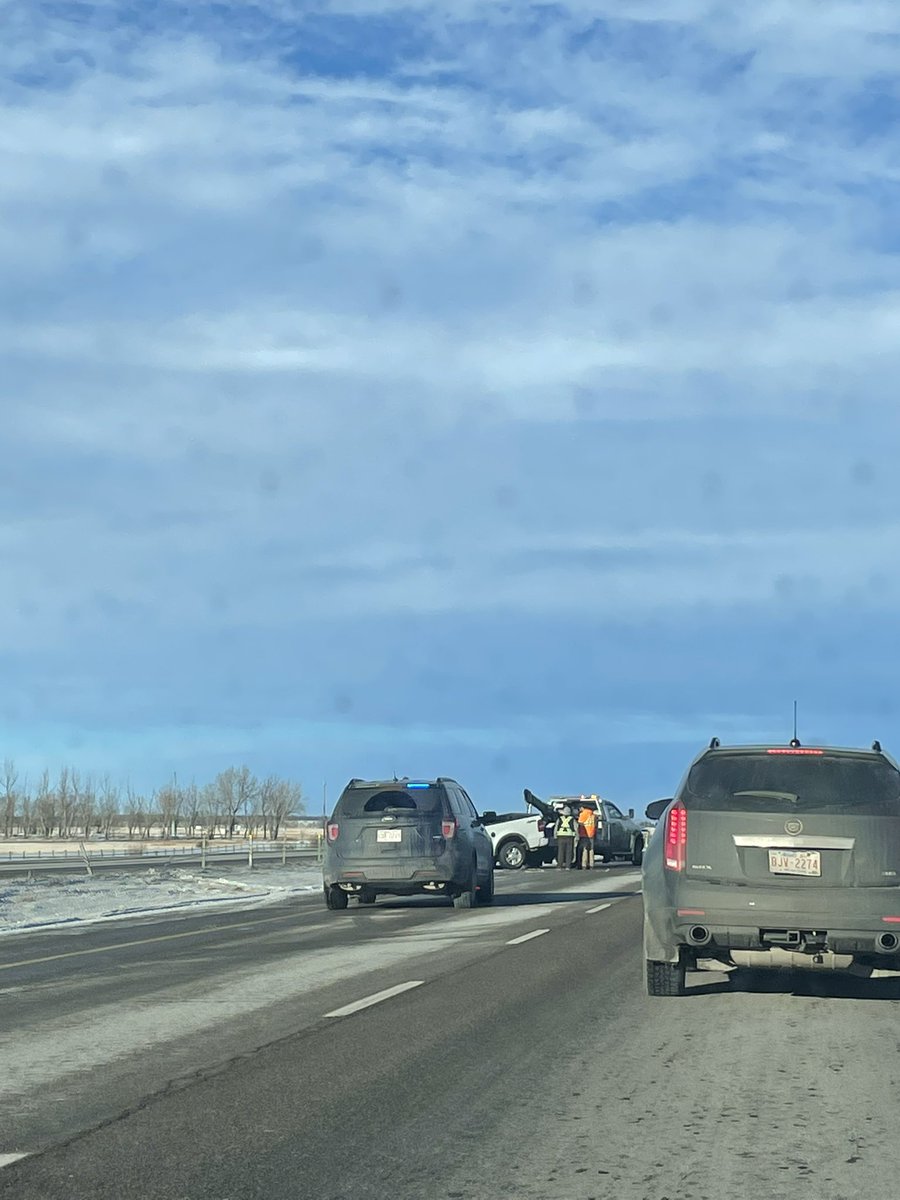 Maryssse's tweet photo. Accident right before Towniship Road 322 on Highway 2 between Disbury and Olds. @yegtraffic #albertatraffic #trafficalberta #albertaroads @511Alberta https://t.co/2LVi4ByXFx