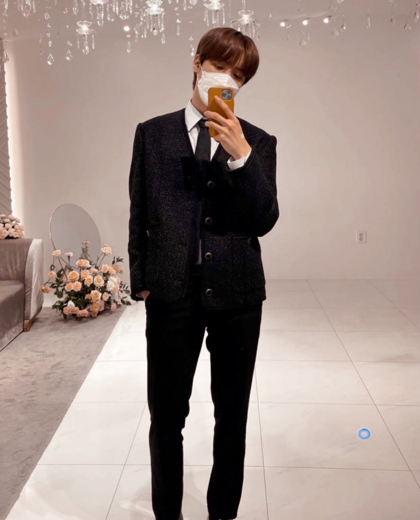 minhyuksblink's tweet photo. andábamos de boda 🧡🤍 

#MONBEBE  #MBBSD #MonbebeSelcaDay #MBBSelcaDay #MONSTAX  #��혁 #MONSTAXTHEDREAMING #YOUPROBLEM  @OfficialMonstaX https://t.co/b4yP65BhRa