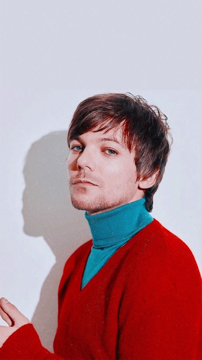 habilling's tweet photo. Lights { au larry } 

Os holofotes, sorrisos forçados, as danças e a bandeira em seus braços, escondem a verdadeira prisão que Harry vive. O homem símbolo da liberdade na verdade vive preso. Mas quando o cantor conhece Louis e sua filha, ele sente vontade de voltar a voar. https://t.co/m2baZMZGZO