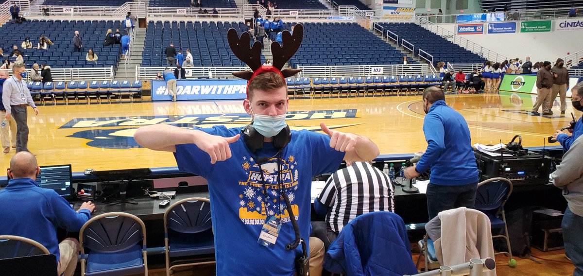 GSorensen's tweet image. Hofstra broke 100 points in today's win, going 5-0 at the Mack, and a festive @RickyKerins is celebrating! #HofstraPride #RoarWithPride