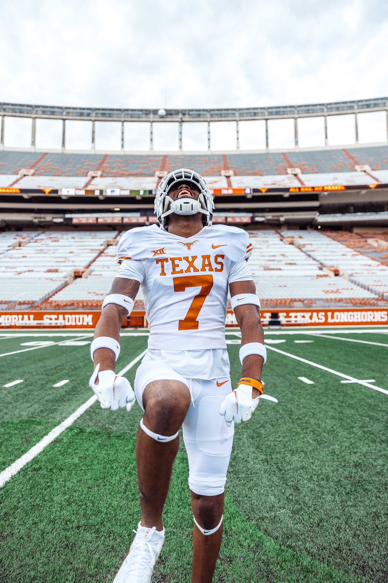 lil_smoove55's tweet photo. 🤘🏾🧡🤍 https://t.co/S54HryYBe8