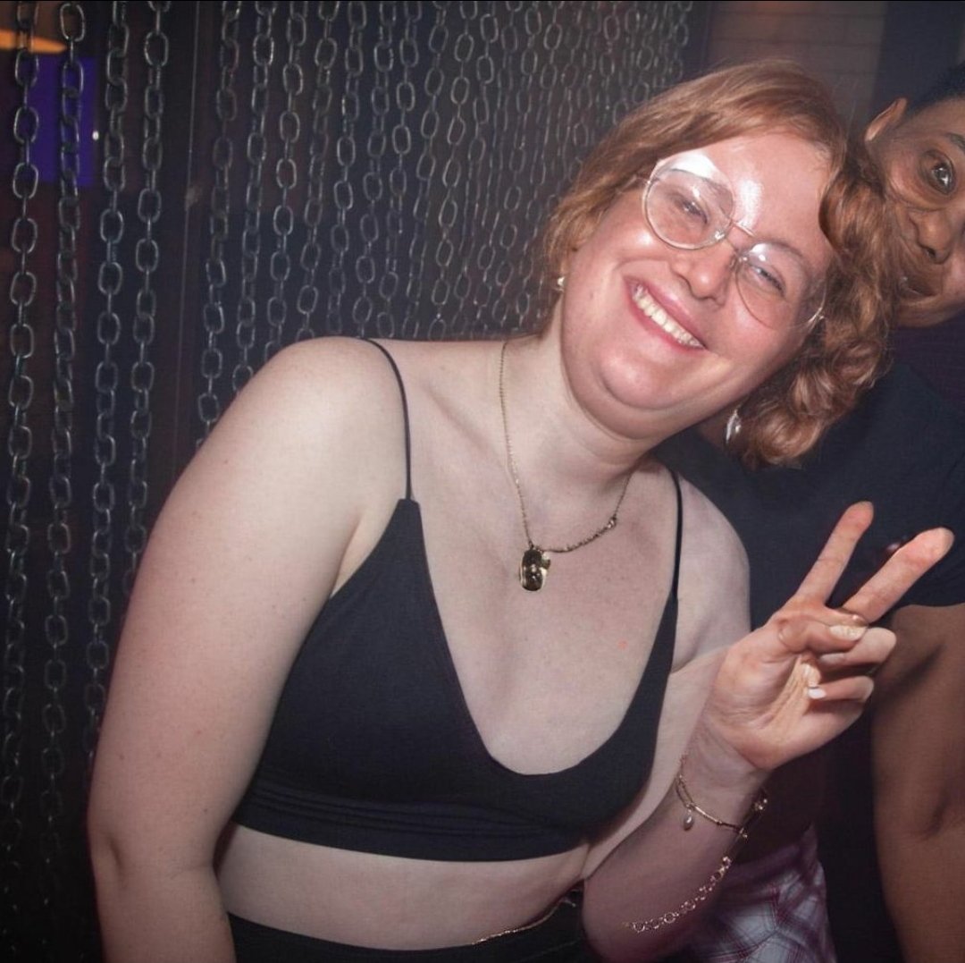 FiveFingerFi's tweet photo. Great nite out in the Rolo Lounge the other nite. Can't remember this being taken !! love the gays! https://t.co/iAVcV3qcxi